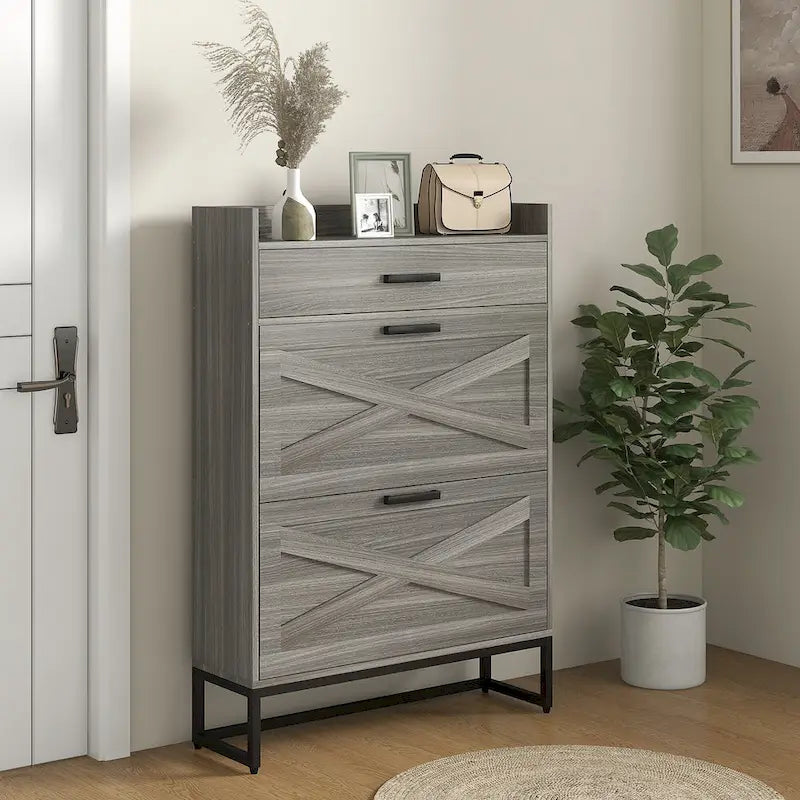 Banco de entrada estilo informal con perchero, estantes con puertas de ratán y zapateros, patas de MADERA MACIZA